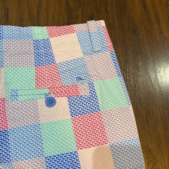 Vineyard Vines Whale Patchwork Every Day Shorts - Picture 4 of 6